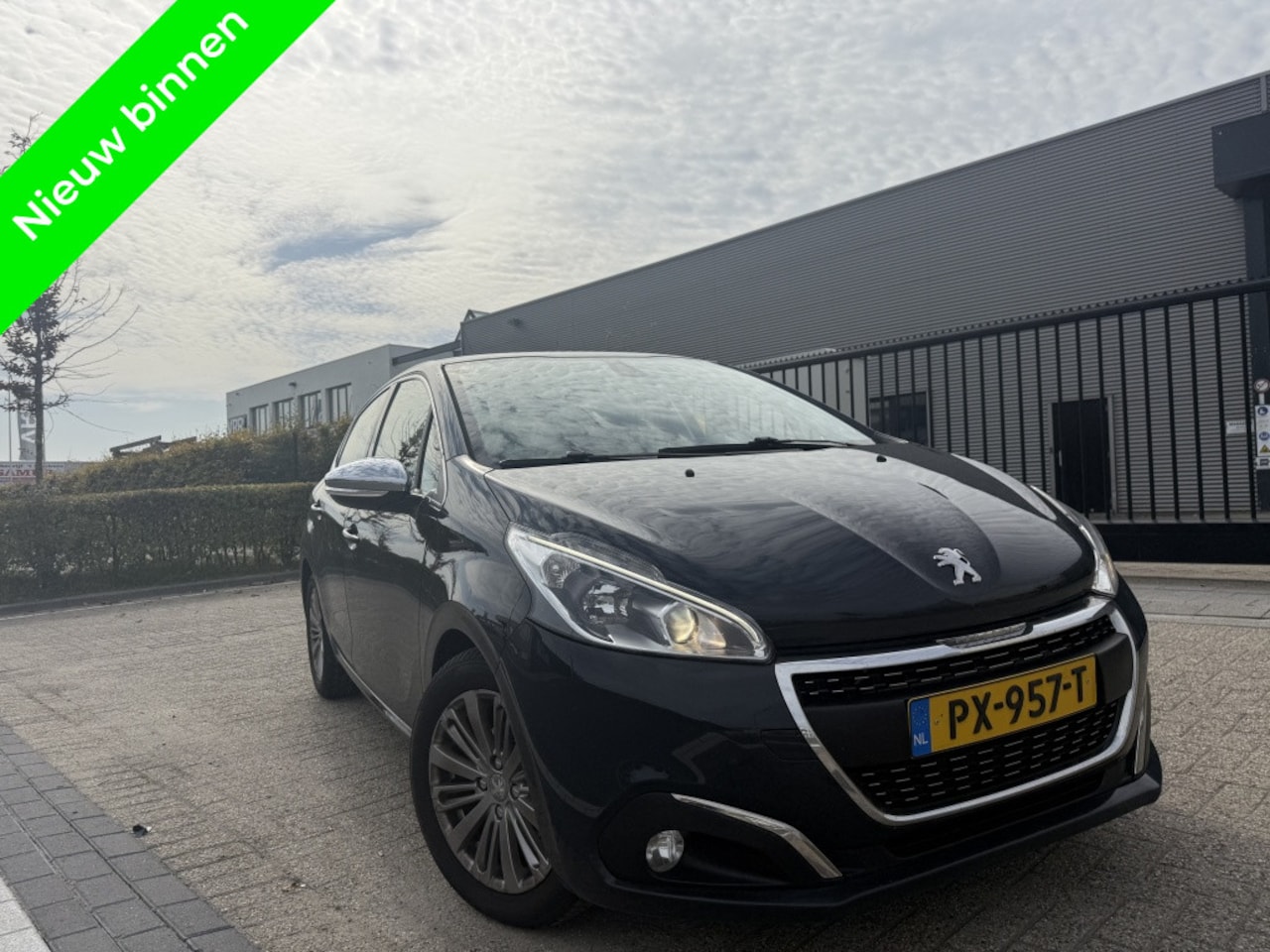 Peugeot 208 - 1.6 B.HDi Navi Clima BT Parksnsor Led Fase2 - AutoWereld.nl