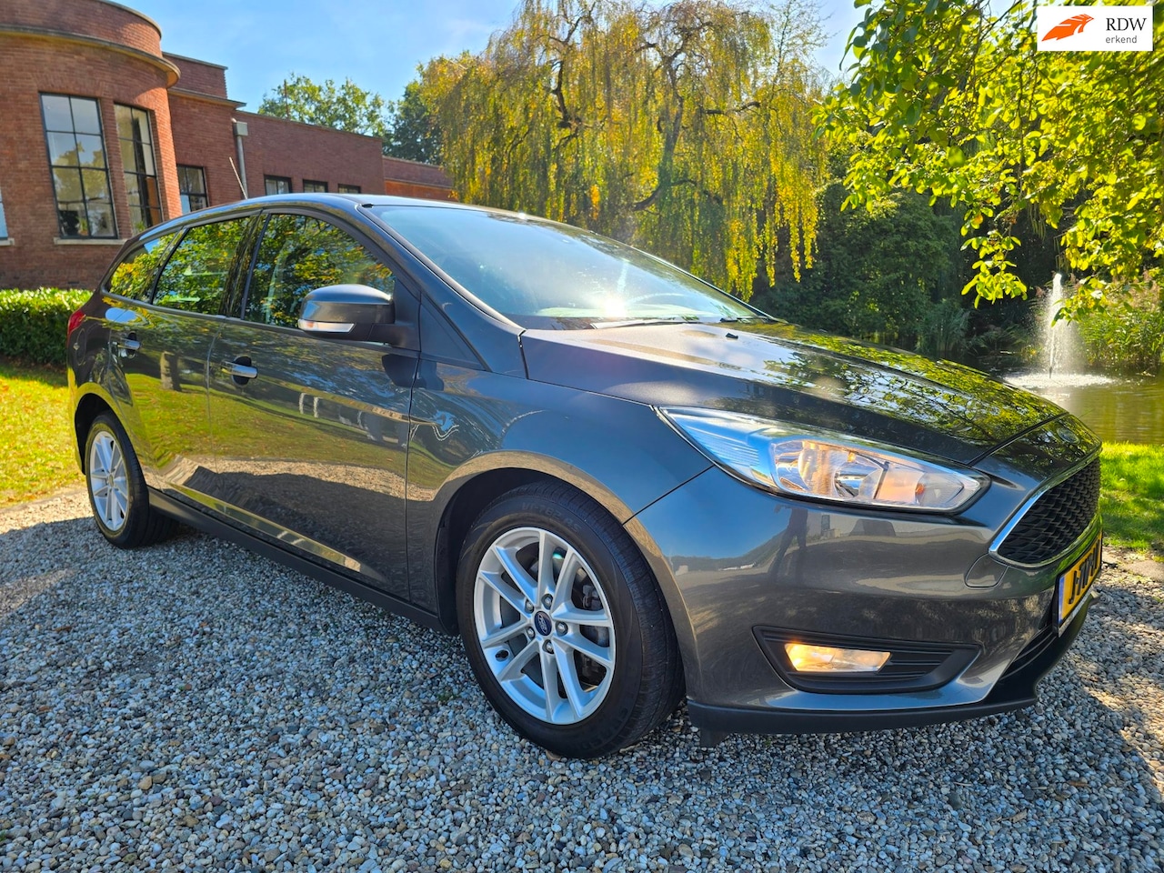 Ford Focus Wagon - 1.0 Titanium AIRCO/cruise *apk:05-2027* - AutoWereld.nl