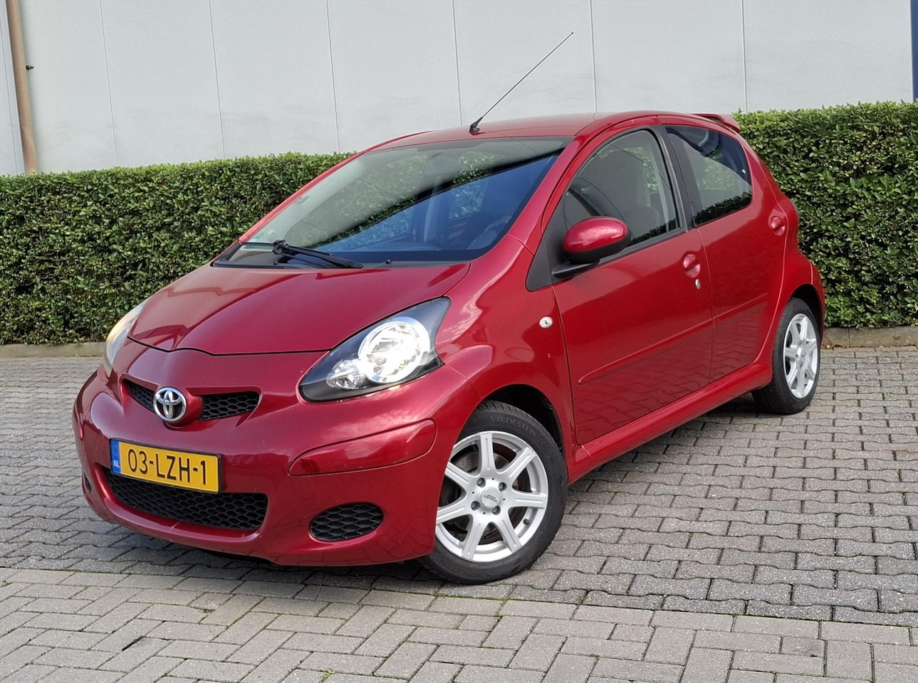 Toyota Aygo - 1.0 12V VVT-I 5DRS Aspiration Red Airco - AutoWereld.nl