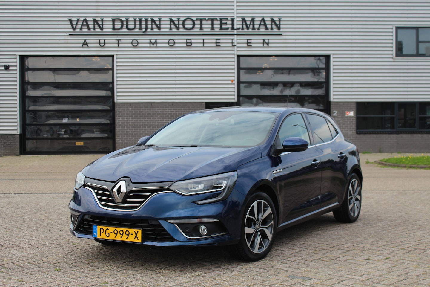 Renault Mégane - 1.2 TCe Bose / HUD / Keyless / Camera / N.A.P. - AutoWereld.nl