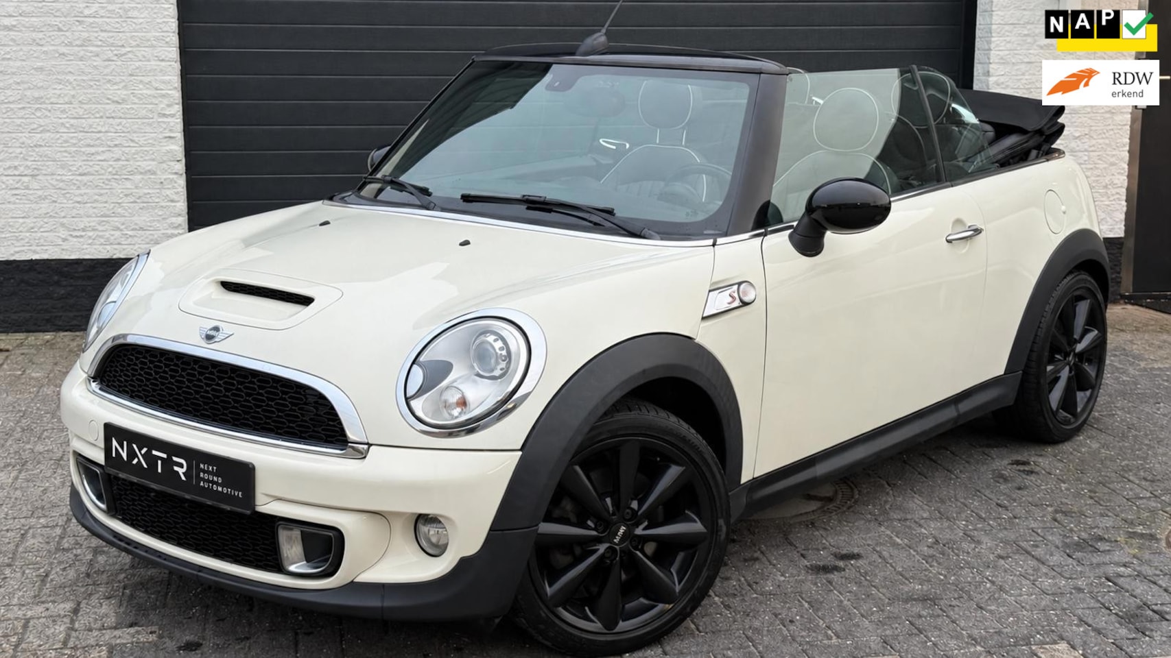 MINI Cabrio - Mini Cabrio 1.6 Cooper S Chili 184pk | Leder | Xenon | Navi | Stoelverwarming | PDC - AutoWereld.nl