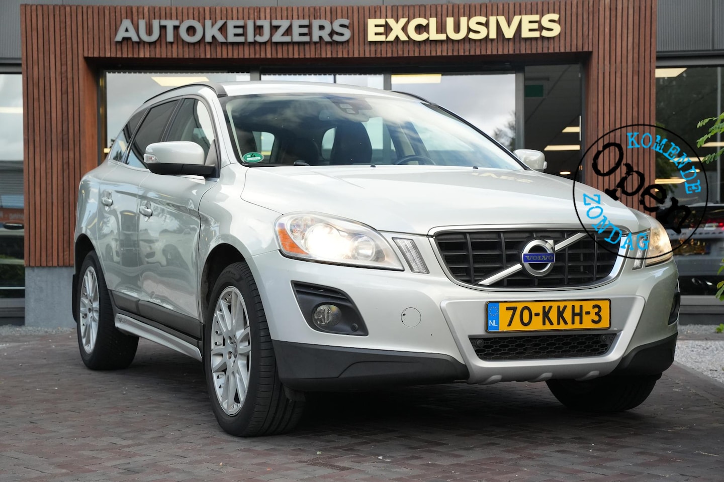 Volvo XC60 - 2.4D Momentum Dakspoiler Multifunctioneel stuurwiel Emergency braking Parkeersensoren acht - AutoWereld.nl