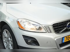 Volvo XC60 - 2.4D Momentum Dakspoiler Multifunctioneel stuurwiel Emergency braking Parkeersensoren acht