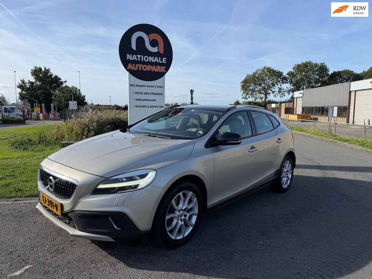Volvo V40 Cross Country - 2018 * 2.0 D3 Nordic+ * Euro 6 * Automaat * APK - AutoWereld.nl