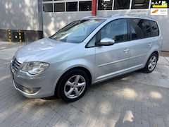 Volkswagen Touran - 1.4 TSI Highline CarPlay Navi