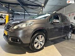 Peugeot 2008 - 1.2 PureTech Allure/Panoramadak/trekhaak/Dealer onderhouden