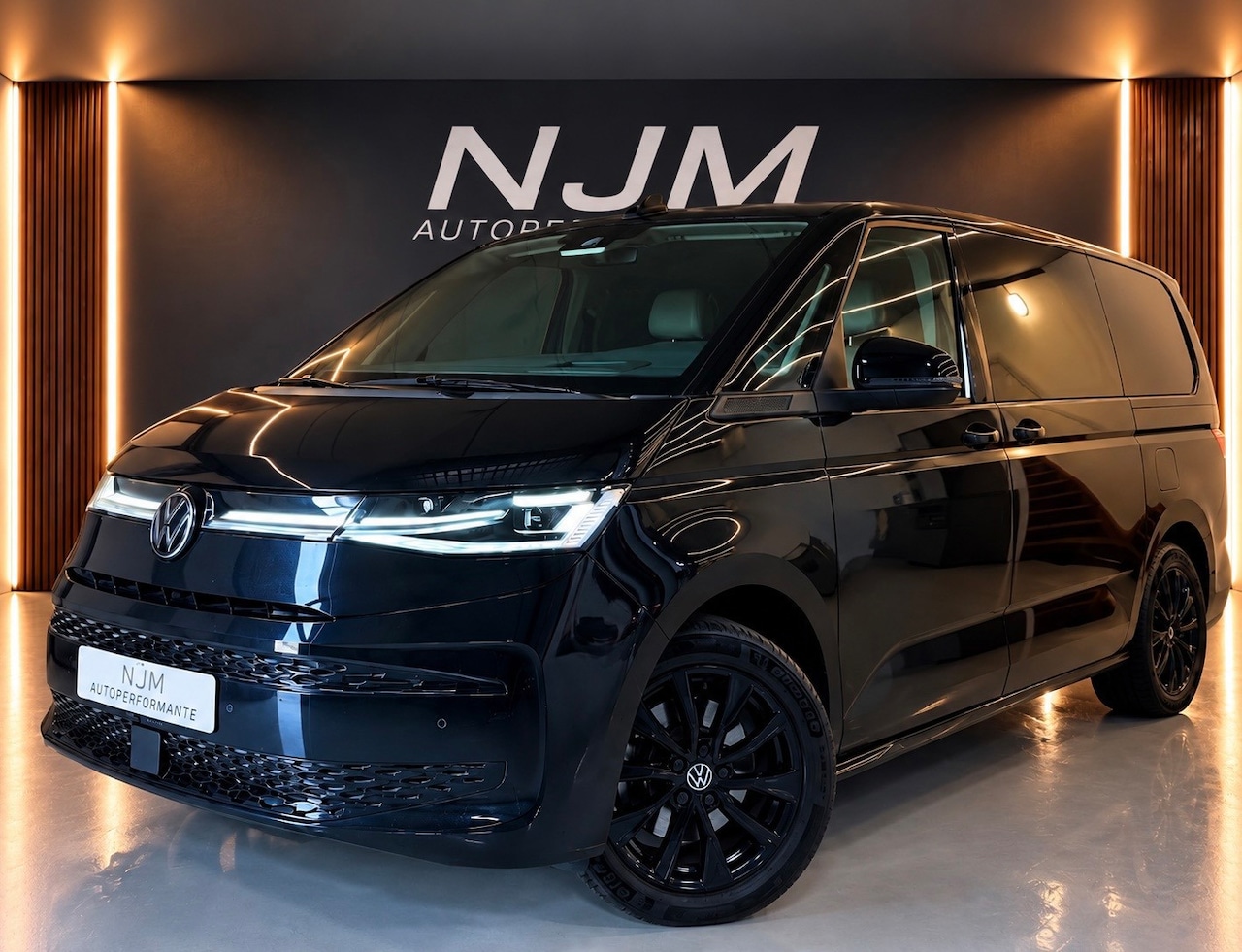 Volkswagen Multivan - 1.4 eHybrid L2H1|Pano|Memory|Trekhaak|VOL - AutoWereld.nl