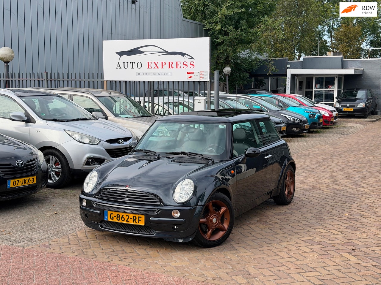MINI 3-Deurs - 1.6 Cooper Pepper/Airco/Panorama Dak/Leer/Nieuw Apk - AutoWereld.nl