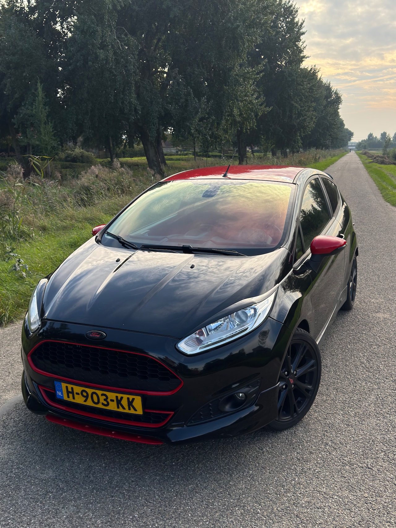 Ford Fiesta - 1.0 EcoBoost Black Edition Gereviseerde motor - AutoWereld.nl
