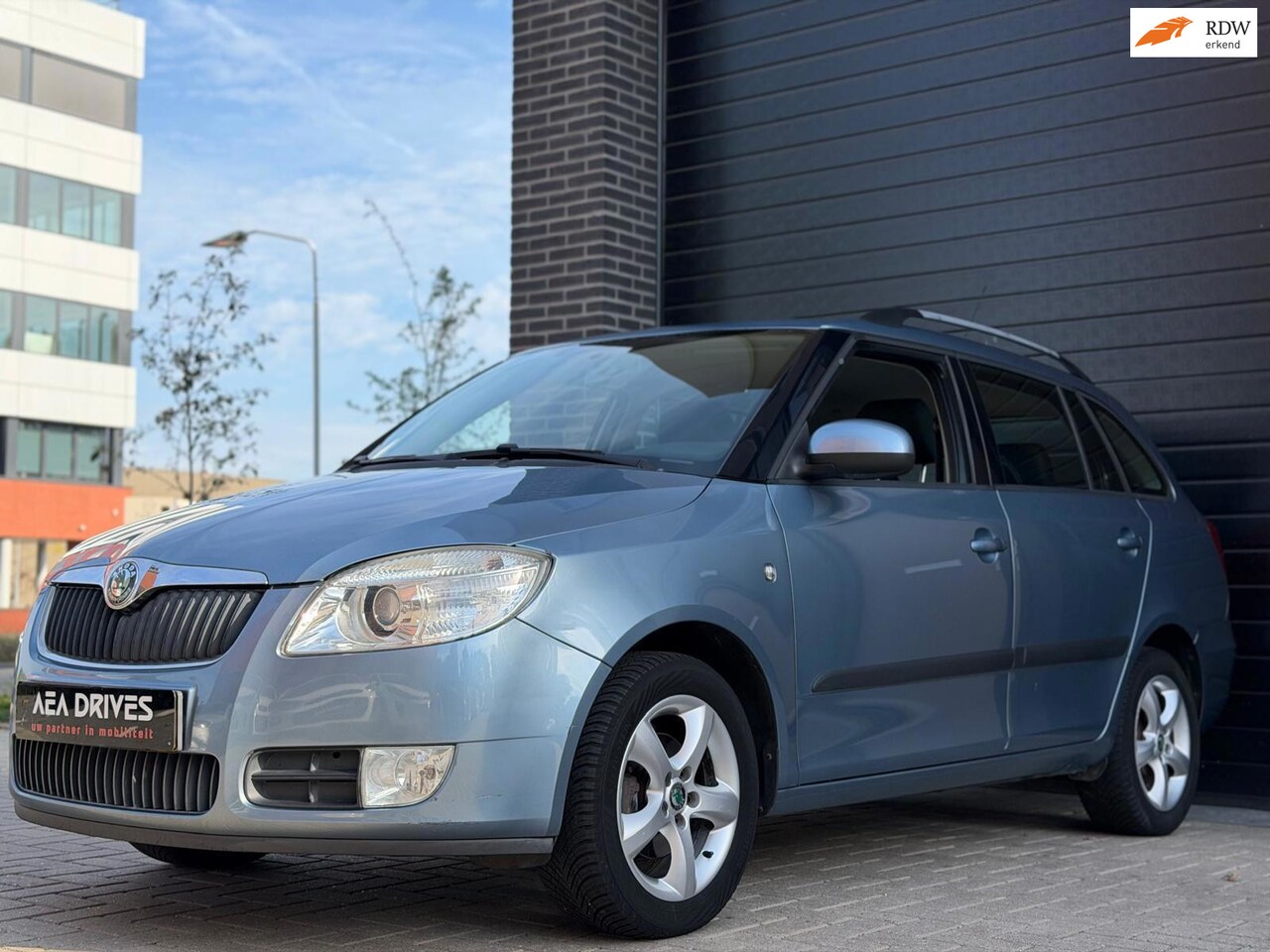 Skoda Fabia Combi - 1.2 met cruise control, stoelverwarming, climate control, nieuwe APK en onderhoudsbeurt!! - AutoWereld.nl