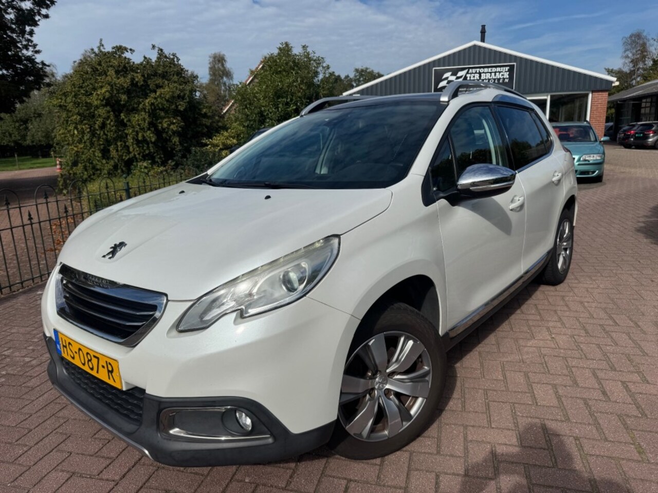 Peugeot 2008 - *Pano*Car Play*Trekhaak*Allure - AutoWereld.nl