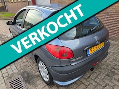 Peugeot 206 - APK NIEUW 5 drs 184 dkm NAP *1350,
