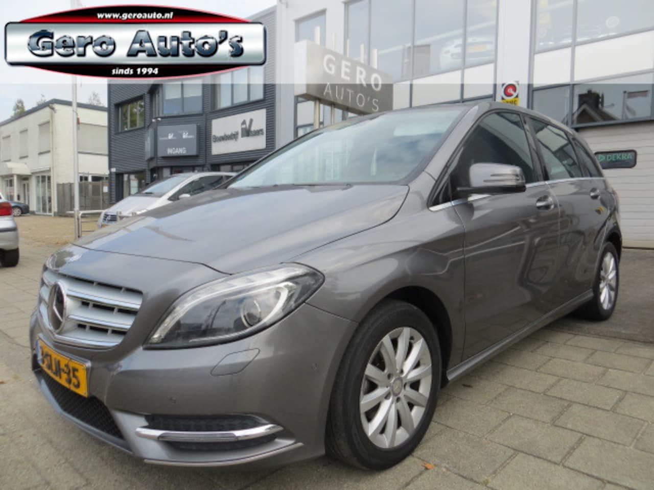 Mercedes-Benz B-klasse - 180 Ambition nl-auto ,cruise control trekhaak pdc etc - AutoWereld.nl