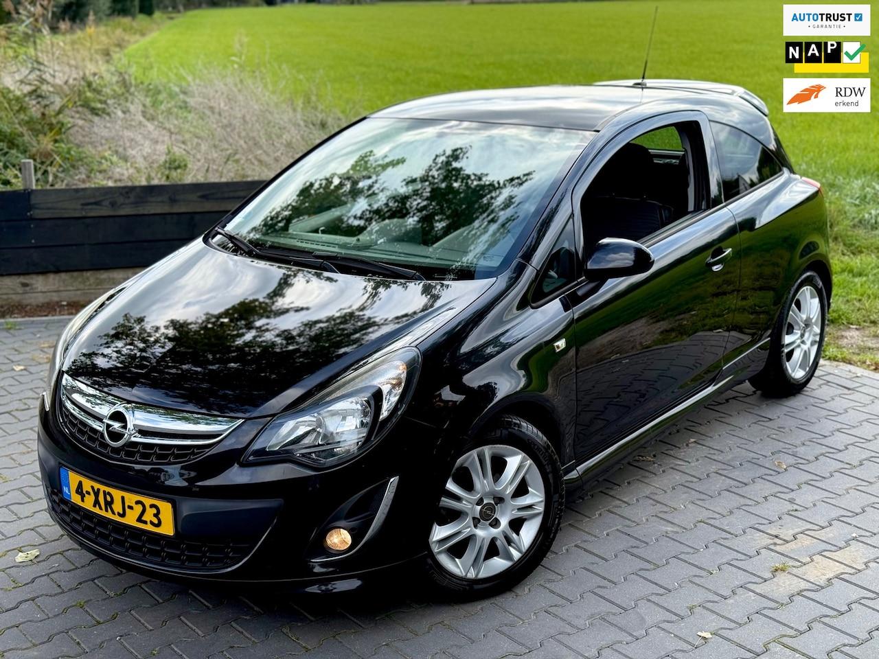 Opel Corsa - 1.2-16V BlitZ Stoel-&Stuurverwarming Dealer onderhouden - AutoWereld.nl