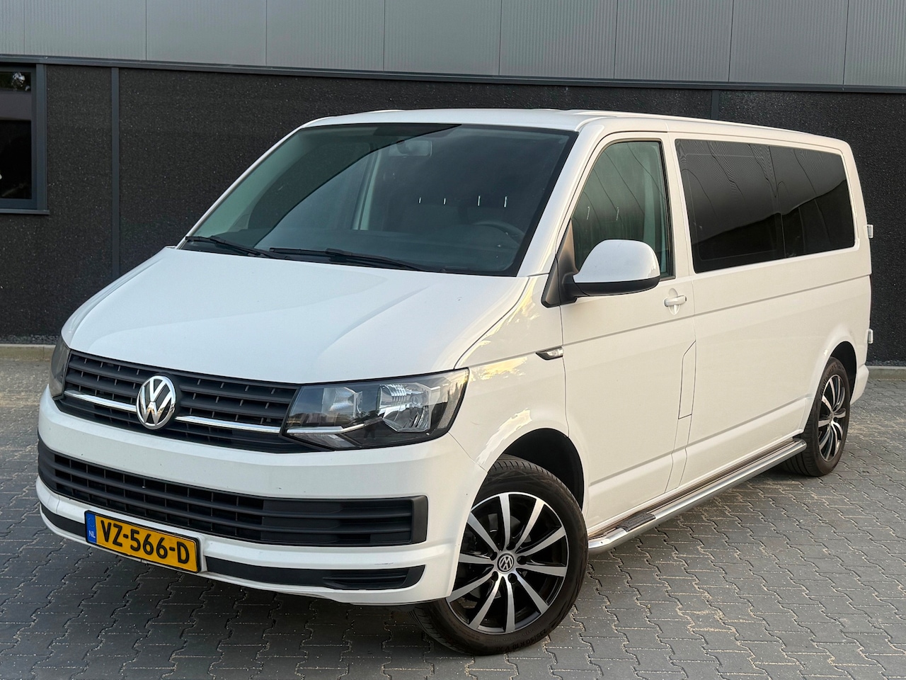 Volkswagen Transporter - 2.0 TDI L2H1 Facelift - AutoWereld.nl