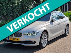 BMW 3-serie - 320i Luxury Edition Individual Schuifdak Apple CarPlay Virtual dash Camera LED NAP 2e eige