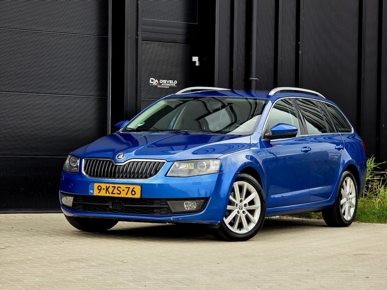 Skoda Octavia Combi - 1.4 TSI Greentech Elegance Businessline Škoda Race Blue Metallic - AutoWereld.nl
