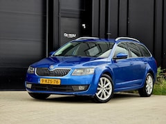 Skoda Octavia Combi - 1.4 TSI Greentech Elegance Businessline Škoda Race Blue Metallic
