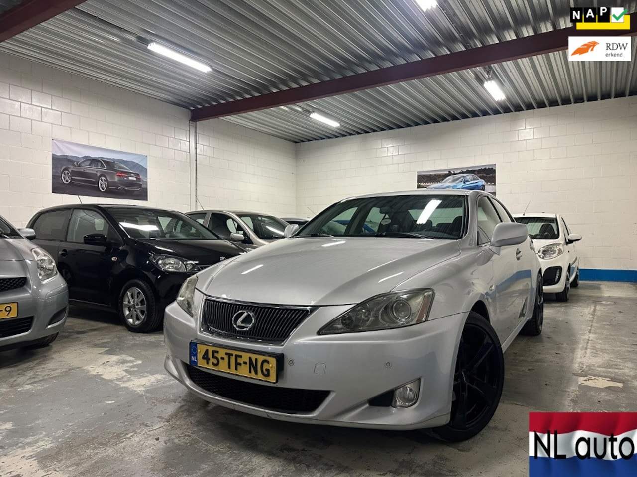 Lexus IS - 250 Business Clima/Cruis/Pdc/18" velgen/Xenon/Nap - AutoWereld.nl