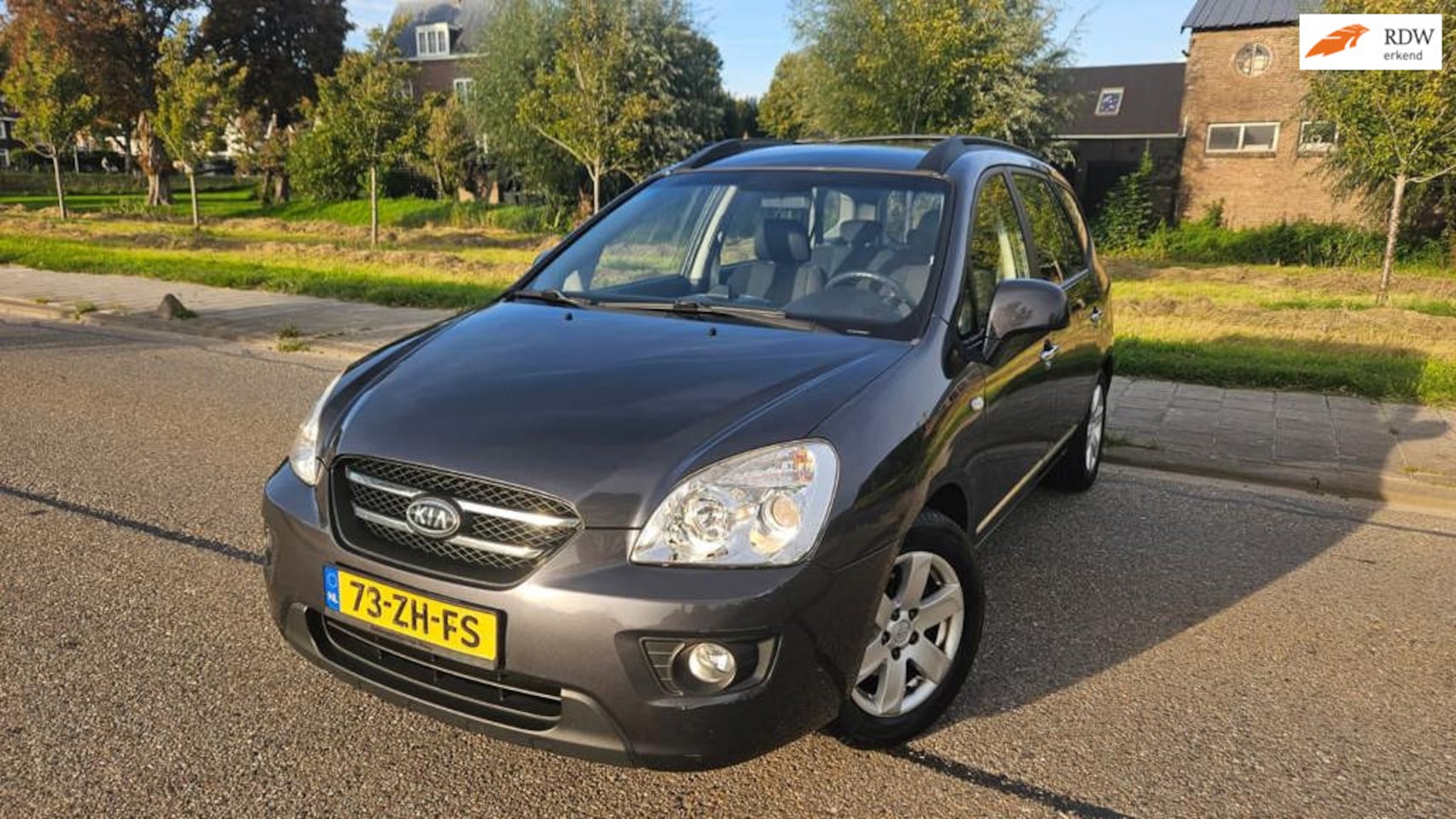 Kia Carens - 2.0 CVVT X-ecutive 2.0 CVVT X-ecutive - AutoWereld.nl