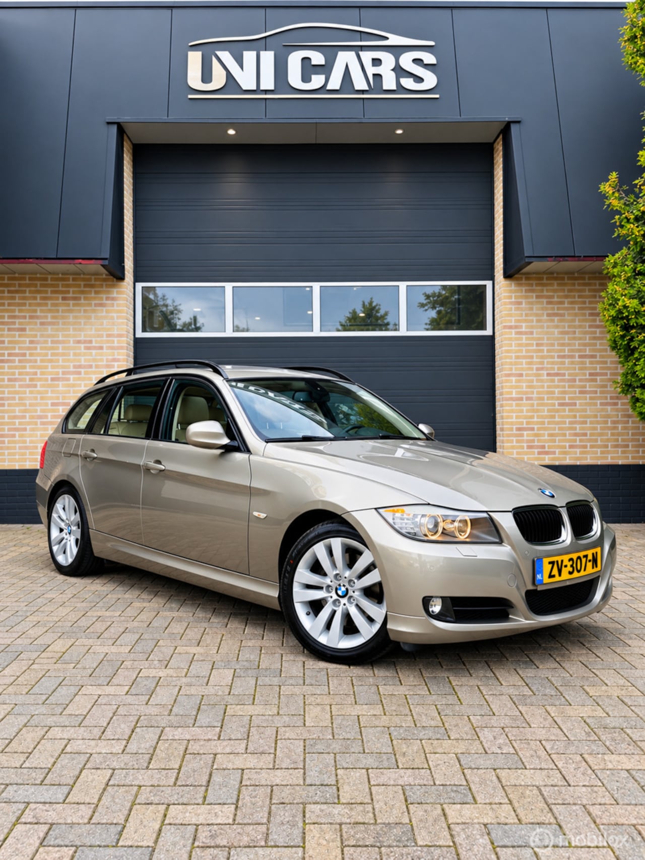 BMW 3-serie Touring - 320i High Executive|Automaat|Pano|LM17 - AutoWereld.nl