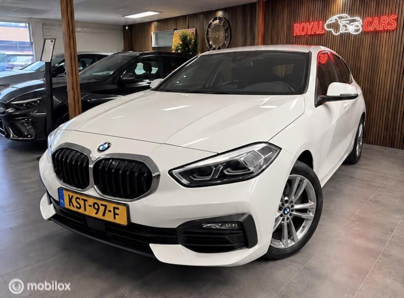 BMW 1-serie - 120i Executive|Carplay|Nieuwe Staat! - AutoWereld.nl