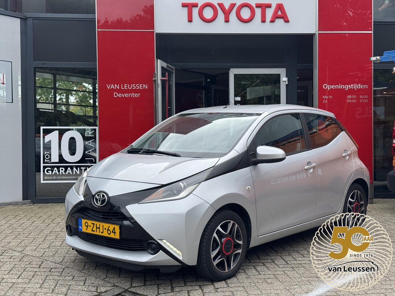 Toyota Aygo - 1.0 VVT-i x-play PARKEERCAMERA AIRCO LAGE KM-STAND - AutoWereld.nl
