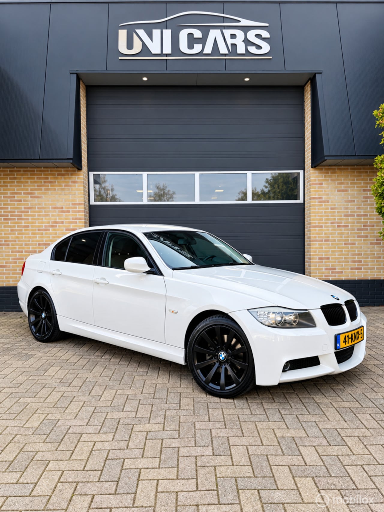BMW 3-serie - 320i High Executive|CarPlay|170 PK|M Sport|2010 - AutoWereld.nl