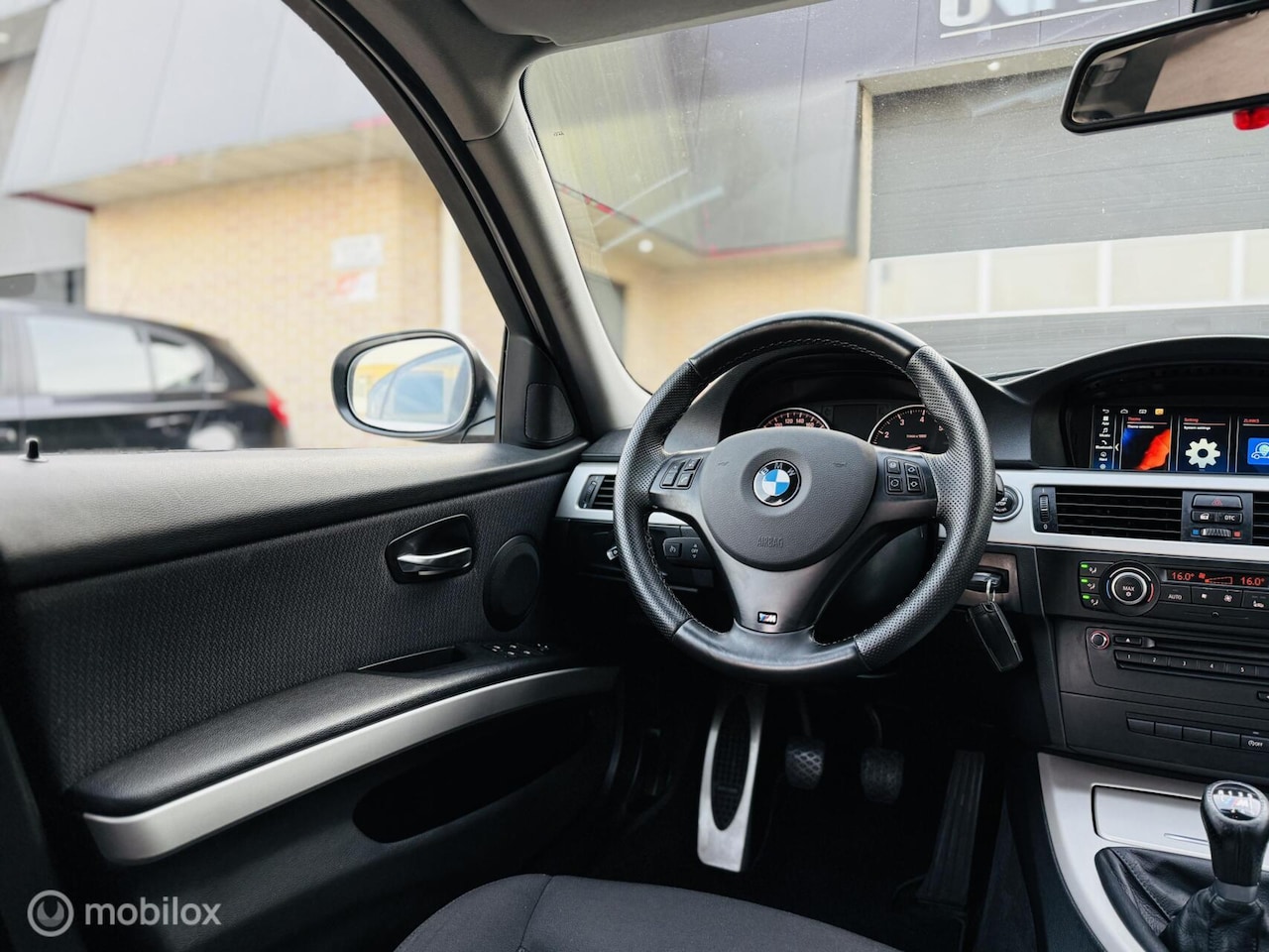 BMW 3-serie - 320i High Executive|CarPlay|170 PK|M Sport|2010 - AutoWereld.nl