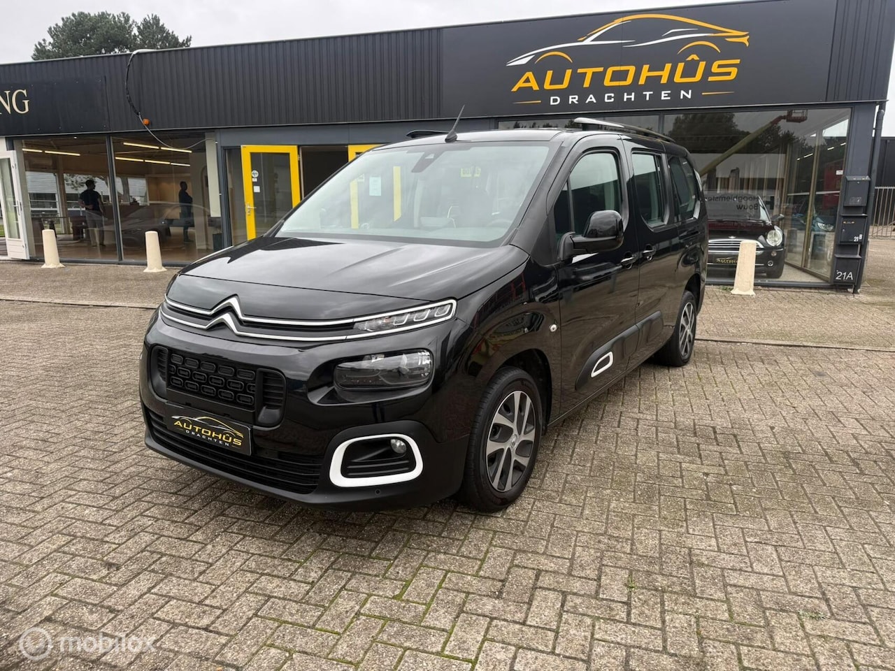 Citroën Berlingo XL - 1.2 PureTech Shine 7p. clima cruise 69519 km - AutoWereld.nl