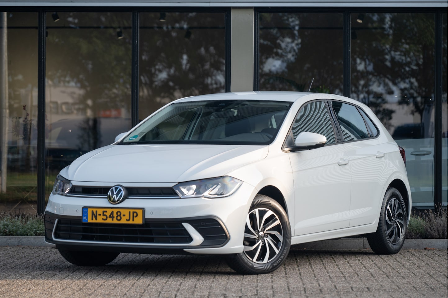 Volkswagen Polo - 1.0 TSI Life | Navi by App | Cruise | Airco | PDC V+A | 4 Season - AutoWereld.nl