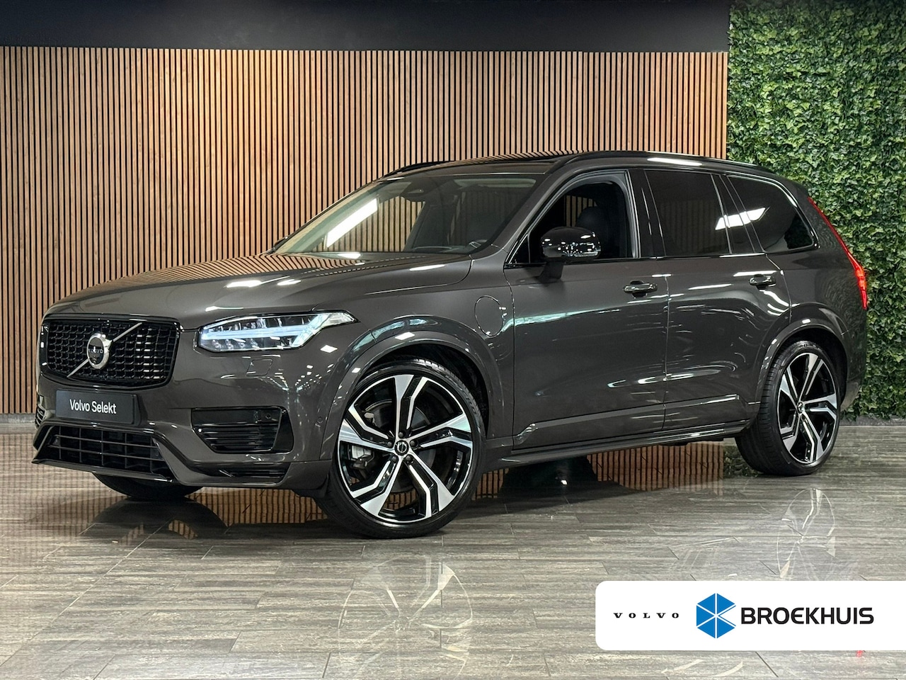 Volvo XC90 - T8 AWD Recharge Ultra Dark | Vol! | Luchtvering | Stoelventilatie | Trekhaak | 360 Camera - AutoWereld.nl