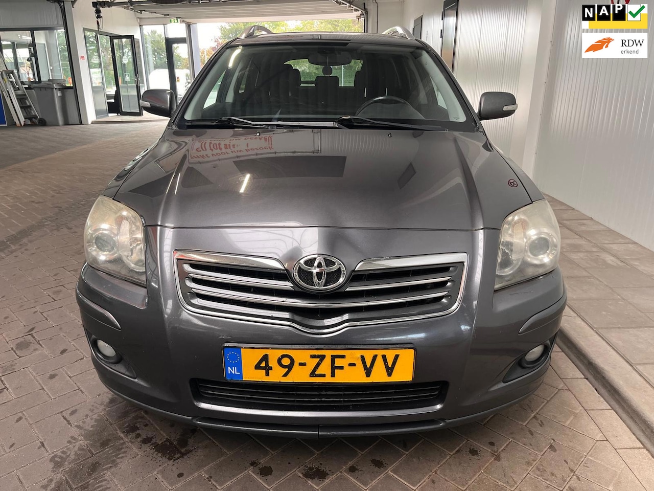 Toyota Avensis Wagon - 2.2 D-4D Luna 2.2 D-4D Luna - AutoWereld.nl