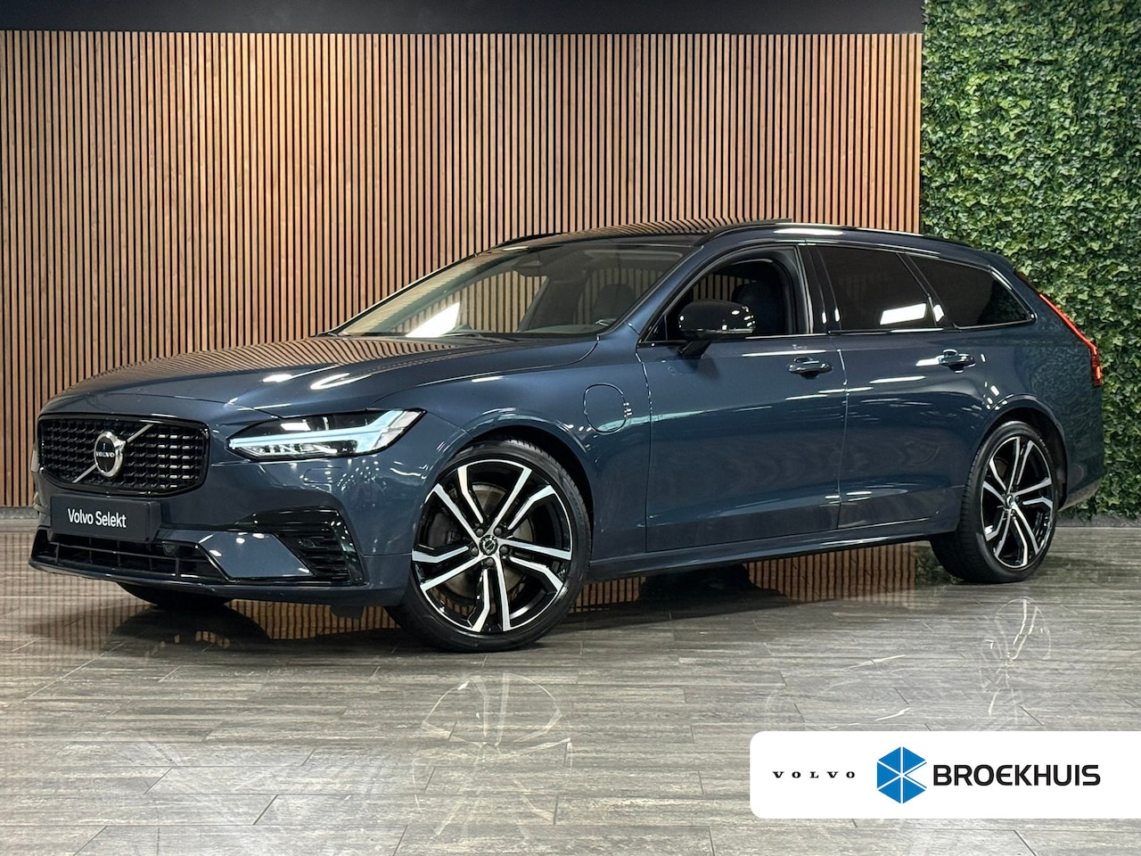 Volvo V90 - T8 AWD Recharge Ultimate Dark | Bowers & Wilkins | Luchtvering | Stoelventilatie | Schuifd - AutoWereld.nl