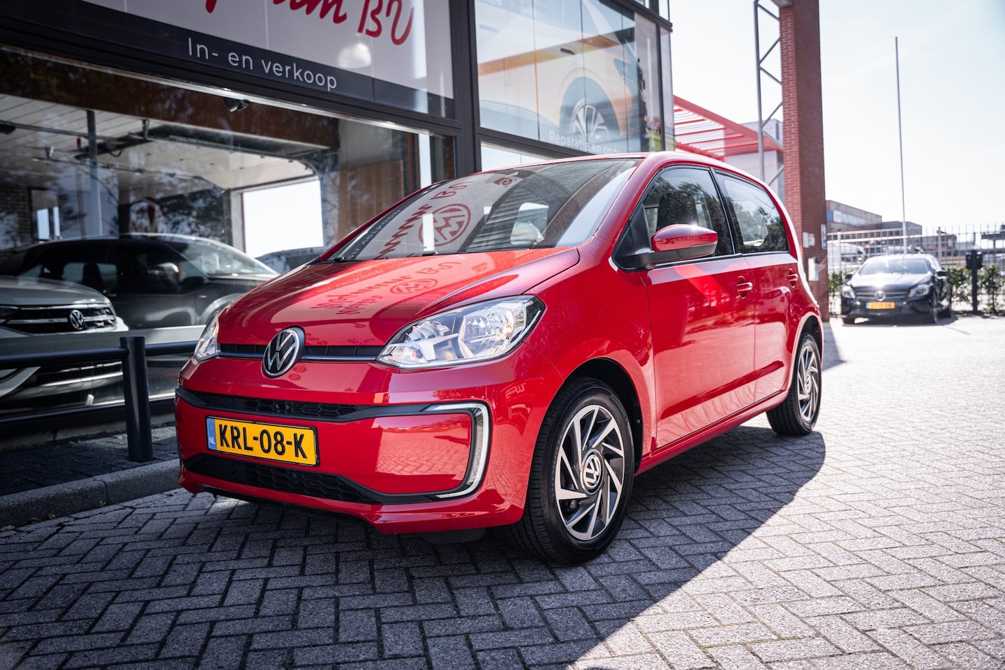 Volkswagen e-Up! - 32Kwh Accu tot 315km radius | Cruise | Climate | Aut. | PDC | Stoelverwarming | Voorruitve - AutoWereld.nl