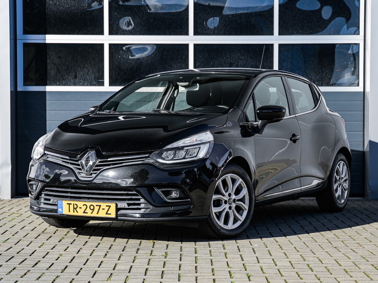 Renault Clio - 0.9 TCe Intens | Full LED | Camera | Keyless | Half leder | 360 PDC | Carplay | Climate co - AutoWereld.nl