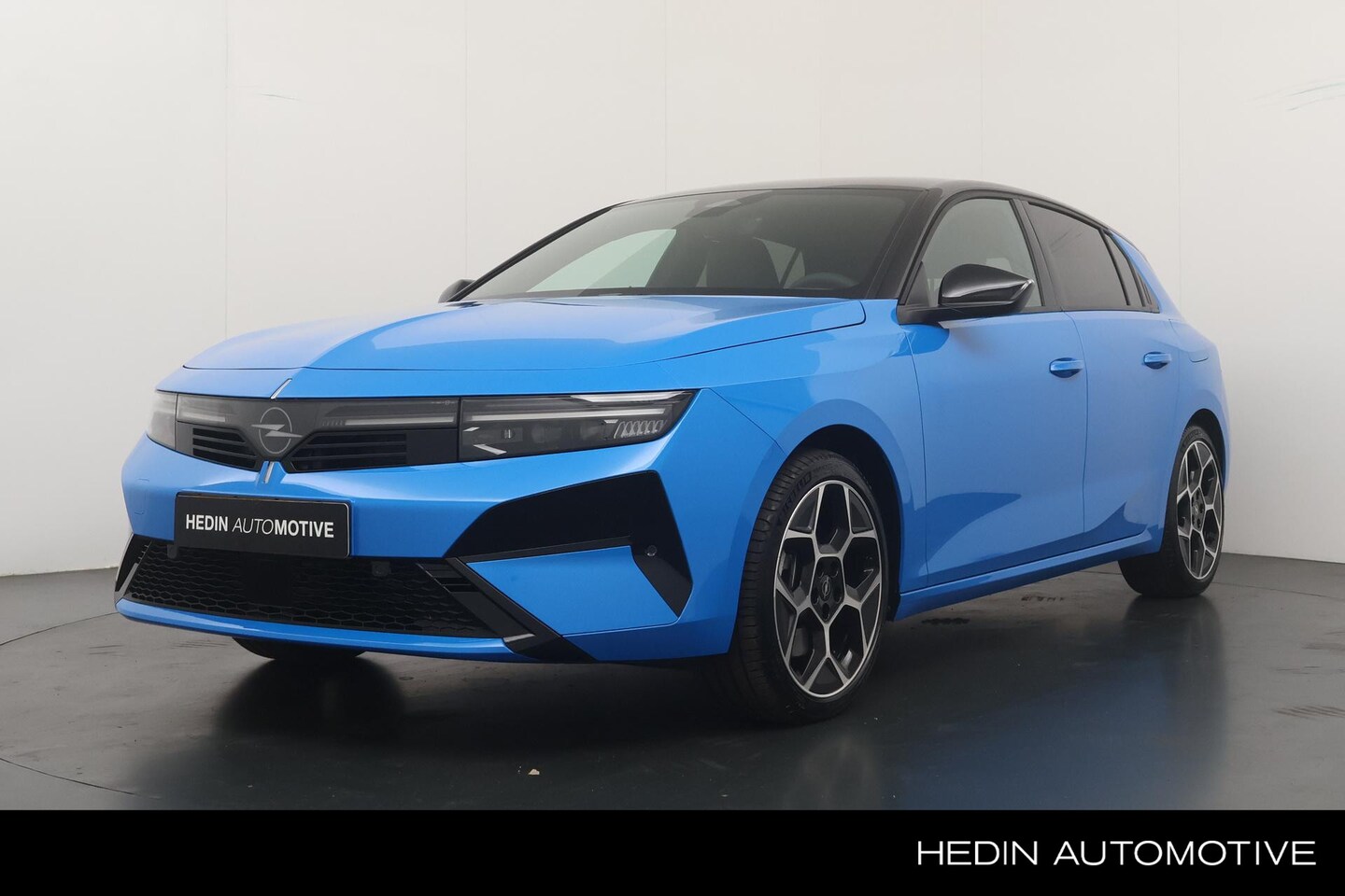 Opel Astra - 1.6 Turbo Plug In Hybrid Ultimate | 18 inch Pentagon velgen | alcantara interieur | - AutoWereld.nl