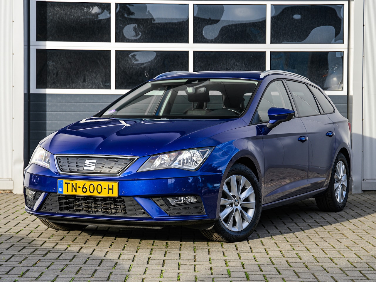 SEAT Leon ST - 1.0 EcoTSI Style Intense | Carplay | Keyless | Climate control | Cruise control | PDC v+a - AutoWereld.nl