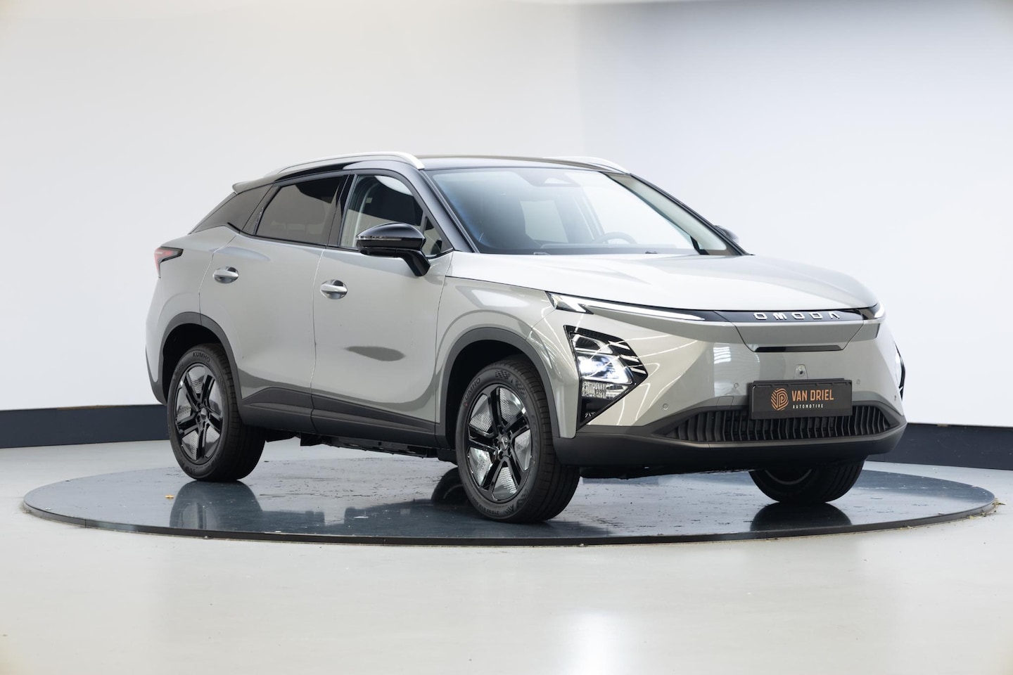 Omoda 5 - EV Premium 61 kWh 360 camera | Stoel vent. | ACC | 7 jaar fabrieksgar. | - AutoWereld.nl