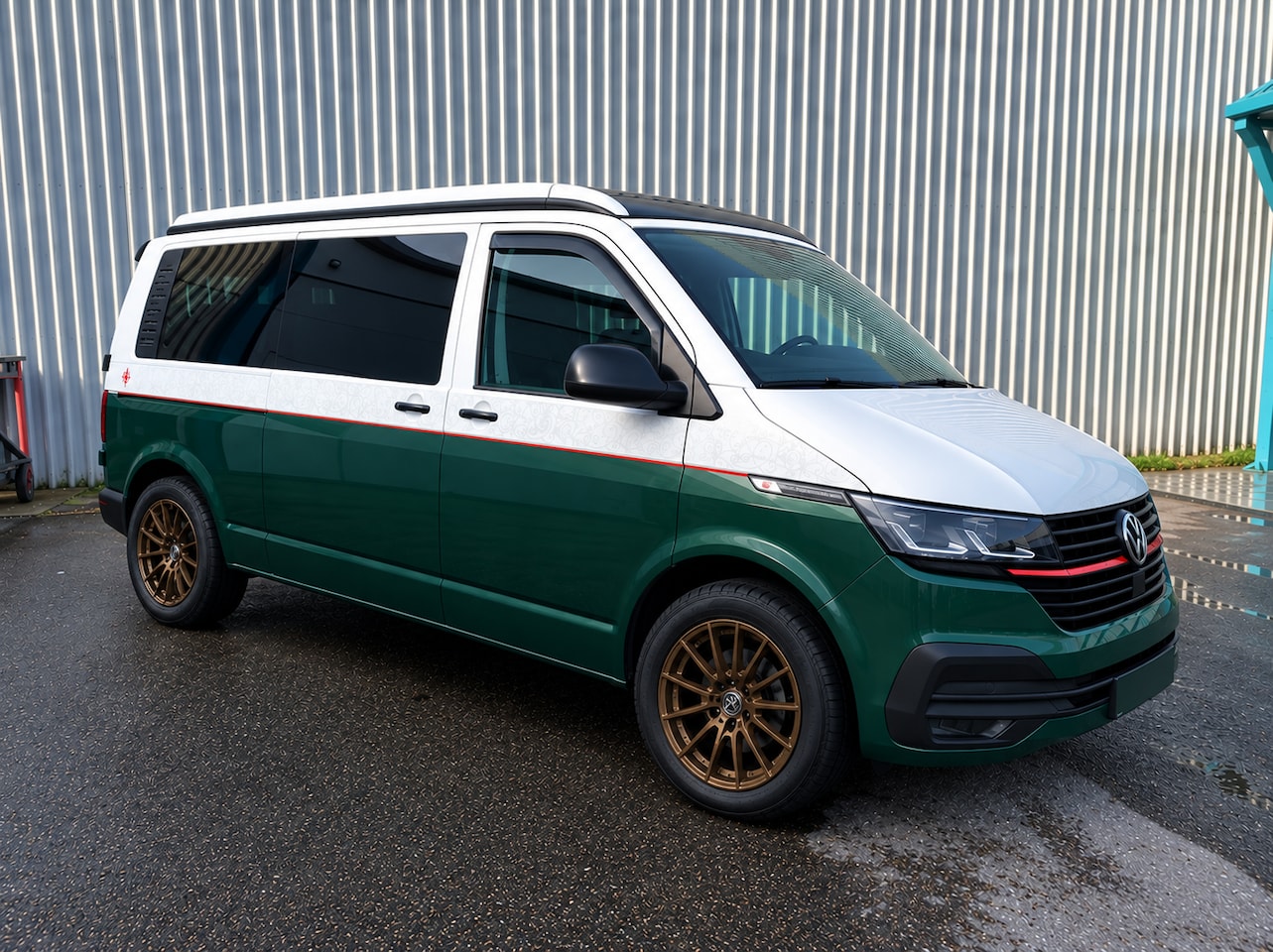 Volkswagen Transporter - 2.0 TDI L2H2 28 T6.1 Camper Adventure / 4 pers. / 2.0 TDI / bj. 2022 / 24.899 km - AutoWereld.nl