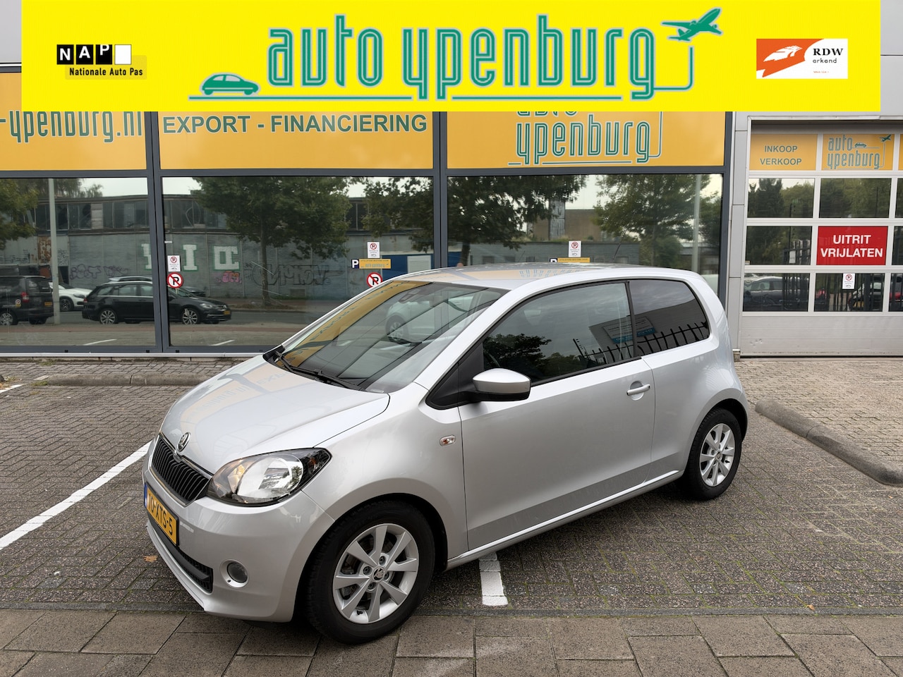 Skoda Citigo - 1.0 Greentech Tour * Airco * Navigatie * Cruise Control * Sportvelgen * - AutoWereld.nl