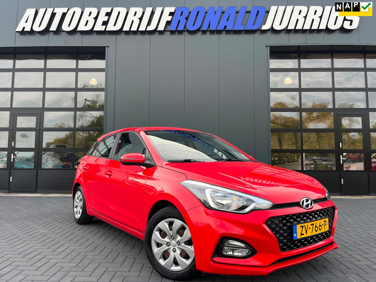 Hyundai i20 - 1.0 T-GDI Comfort 100PK/Camera/Leder/Carplay/Navigatie/Clima/Cruise/Trekhaak/1Ste Eigenaar - AutoWereld.nl