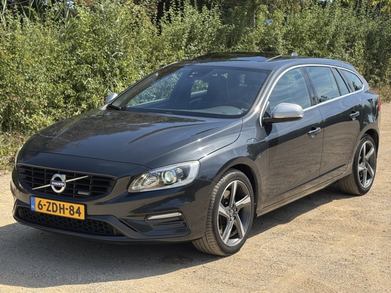 Volvo V60 - 2.4 D6 AWD Plug-in R-Design *LEDER/NAVI - AutoWereld.nl