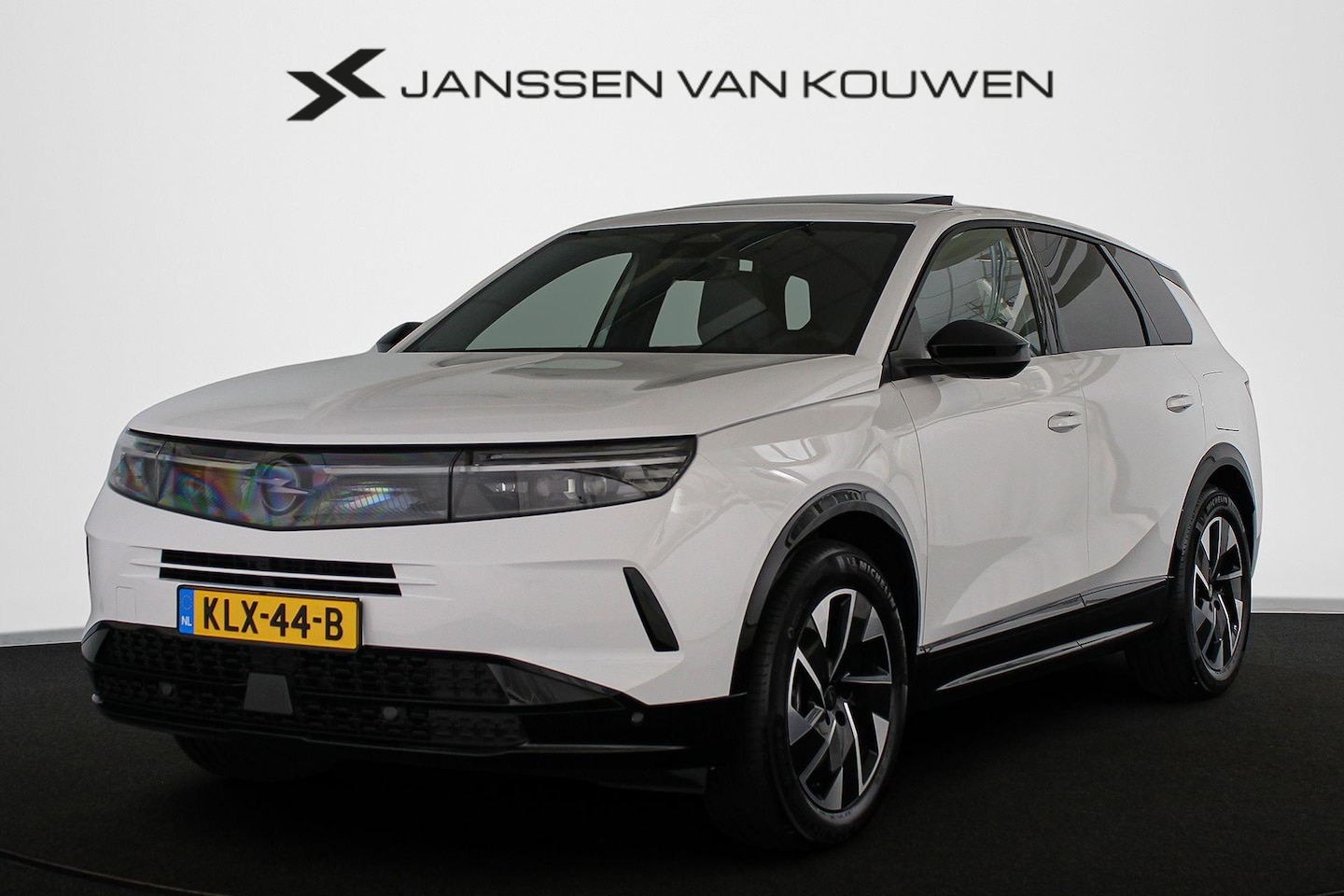 Opel Grandland - 1.6 Turbo Plug-in-Hybrid Business Edition Pano Trekhaak Stoelverwarming 360 Camera - AutoWereld.nl
