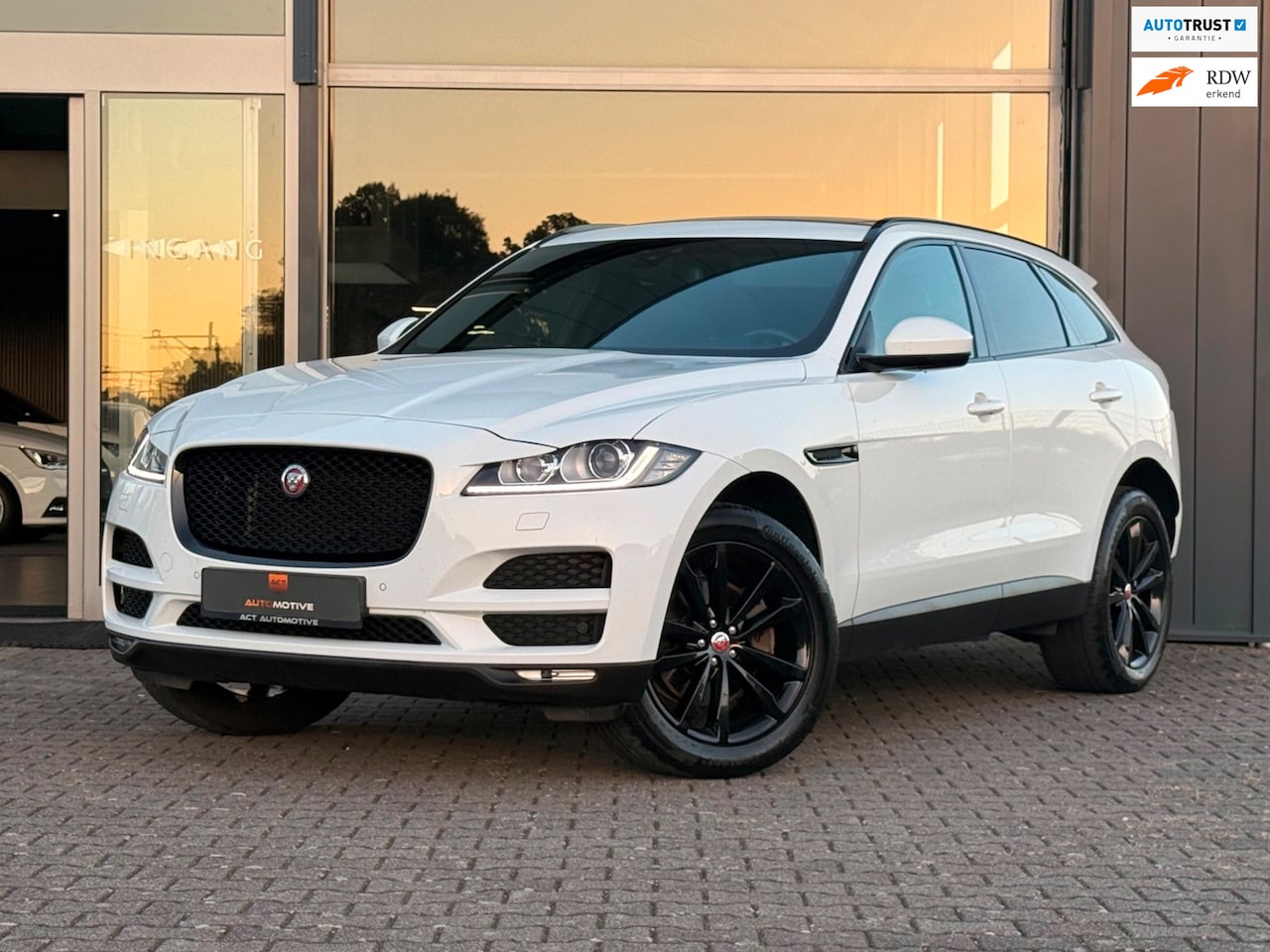 Jaguar F-Pace - 2.0 Prestige AWD 25t 2.0 Prestige AWD 25T - AutoWereld.nl