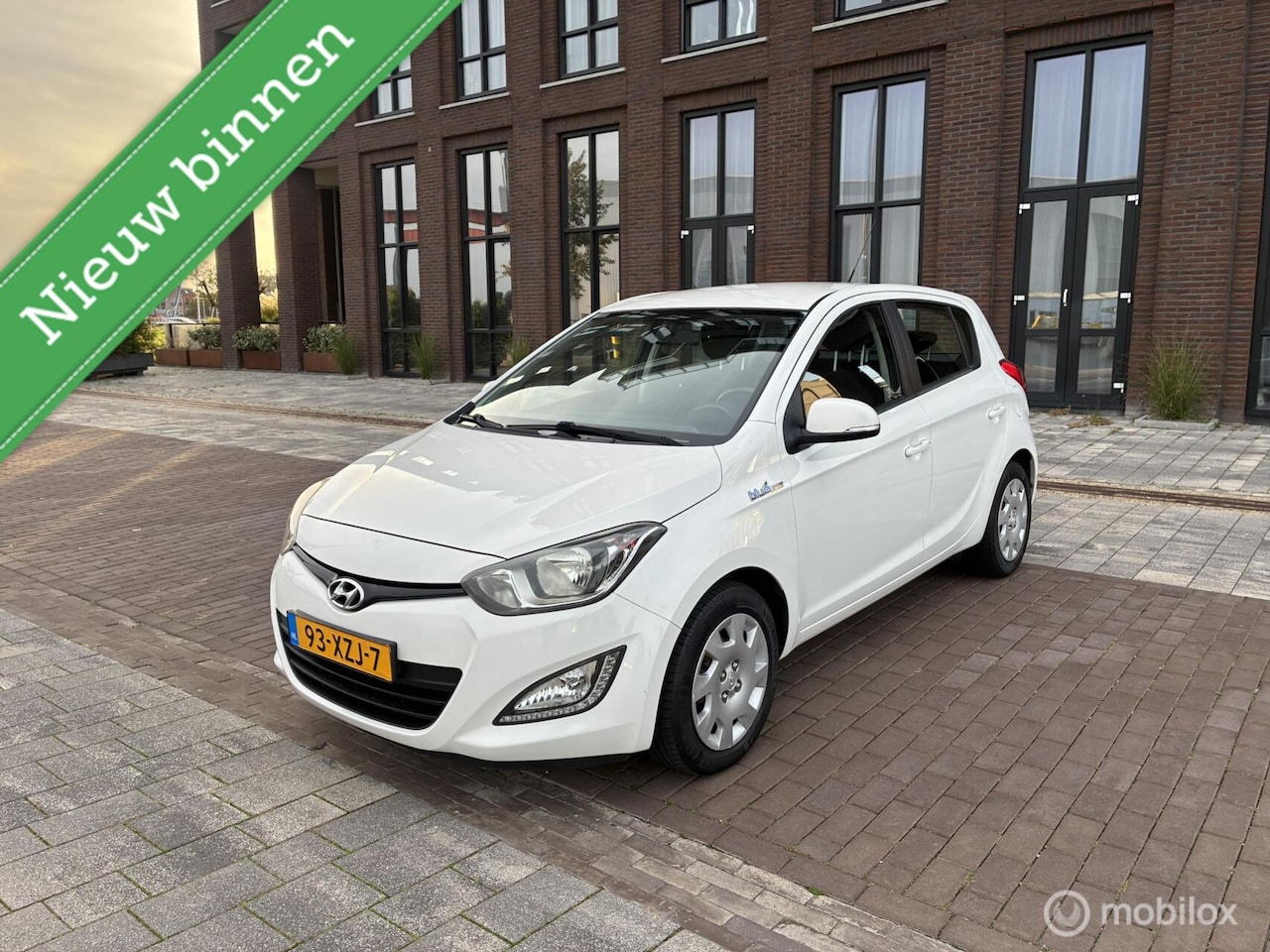 Hyundai i20 - 1.2i Blue Drive Airco Led NAP ! - AutoWereld.nl