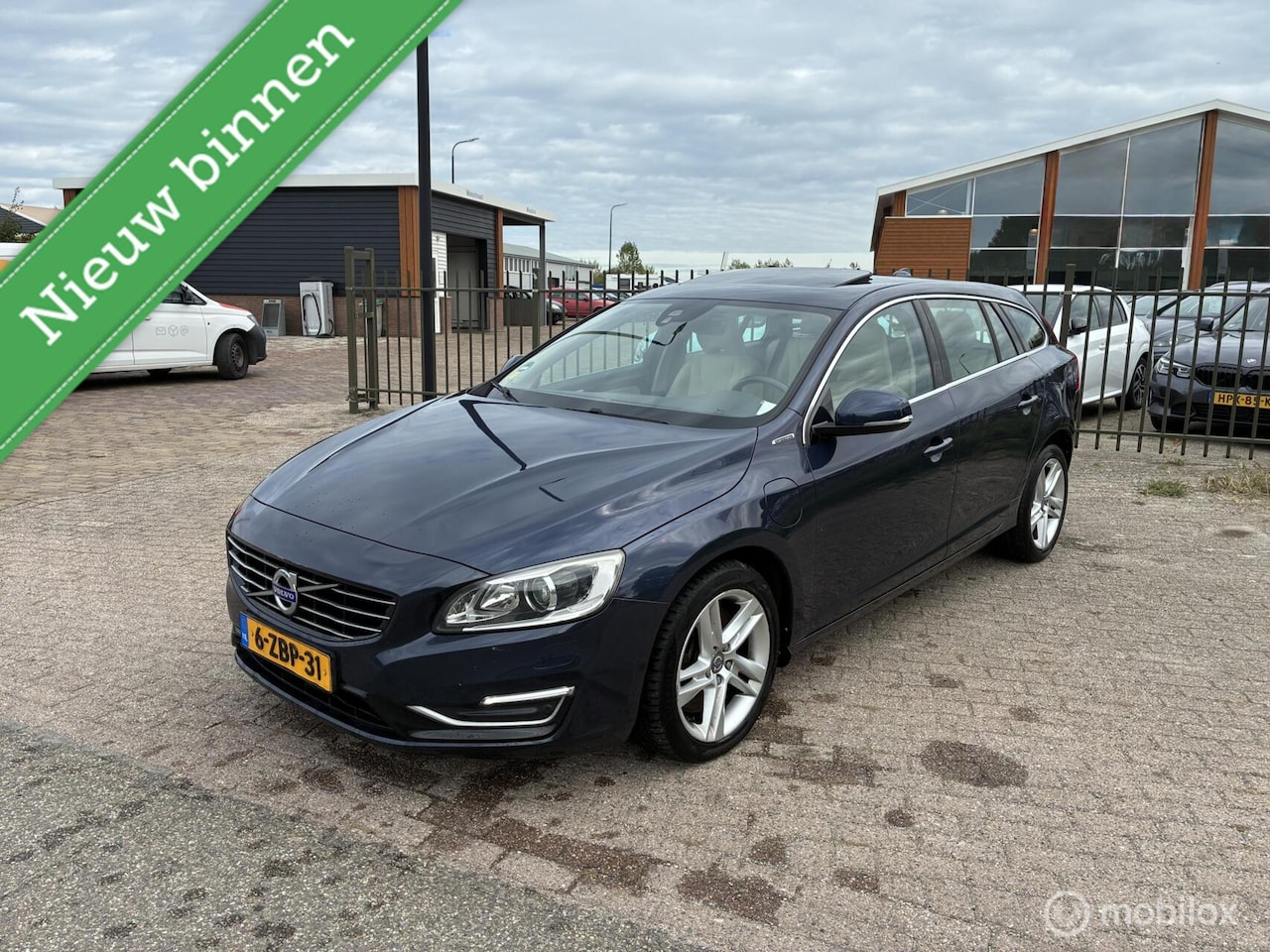 Volvo V60 - 2.4 D5 Ocean Race schuifkantel Clima Cruise Navi - AutoWereld.nl