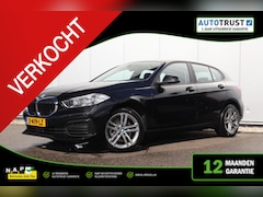 BMW 1-serie - 118i 136PK Automaat Navigatie Carplay Android Stoelverwarming 17 inch LMV Cruise Parkeerse