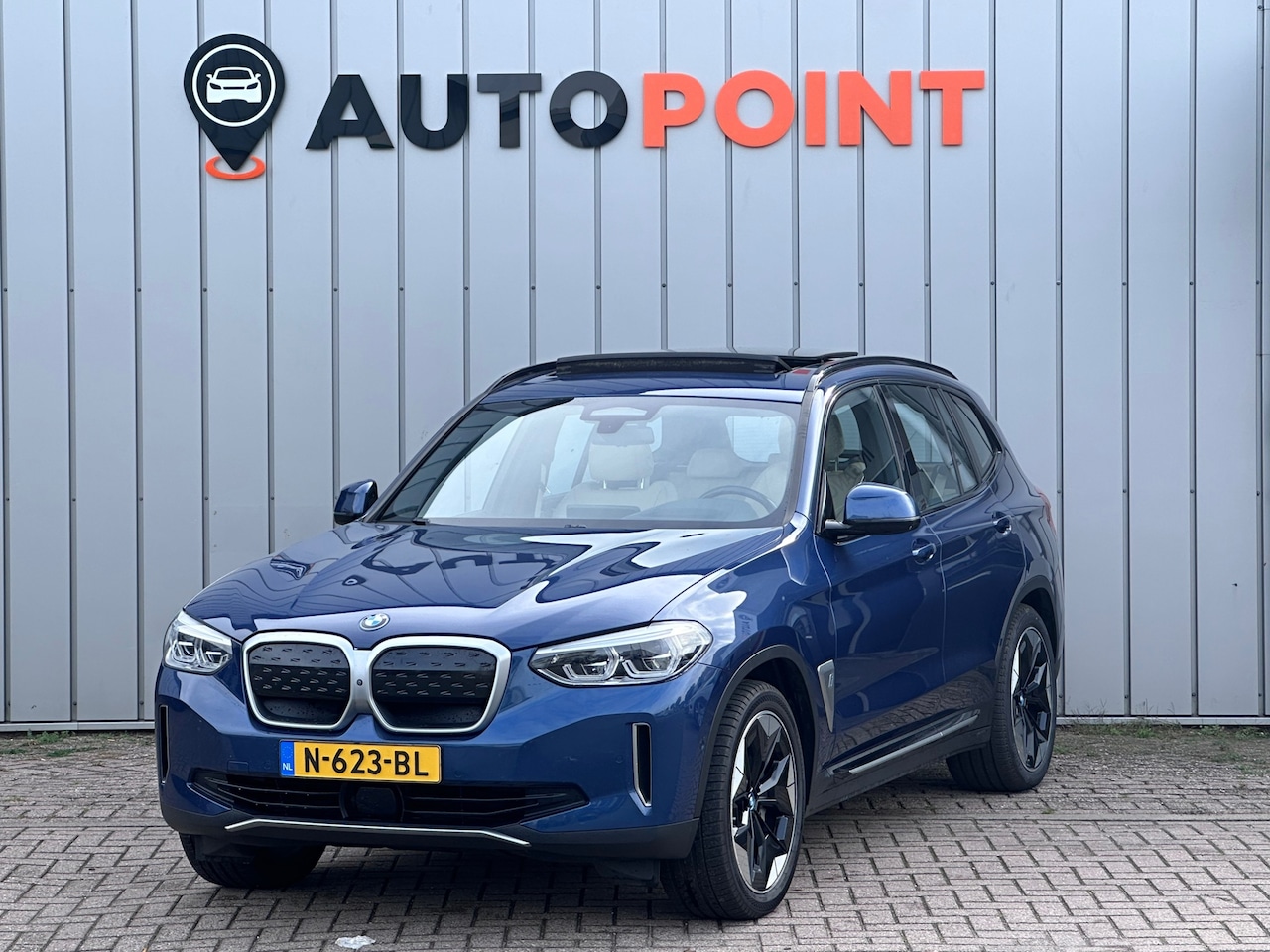 BMW iX3 - High Executive 80 kWh SOH 95% Harman Kardon PANO/HEAD-UP DISPLAY LEER/MEMORY STOELEN - AutoWereld.nl