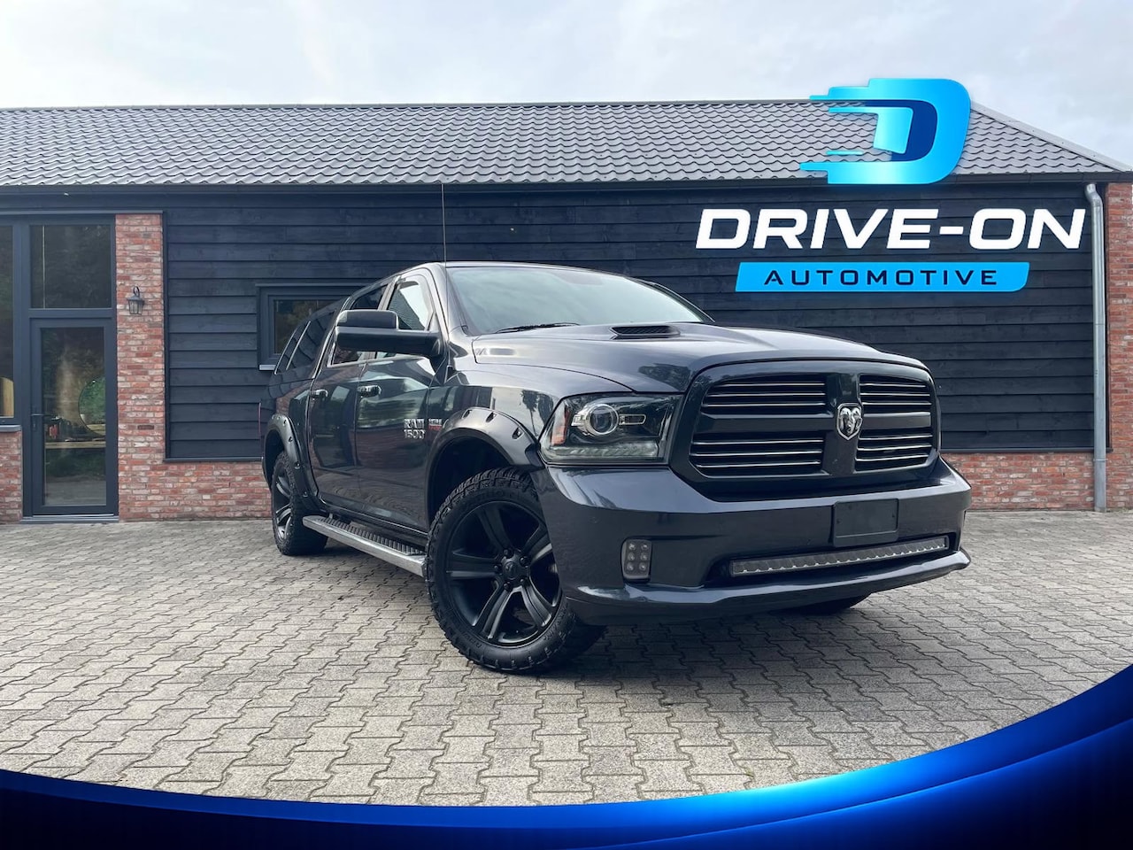 Dodge Ram 1500 - 5.7 V8 4x4 Crew Cab Sport - LPG - Pano - Hardtop - AutoWereld.nl
